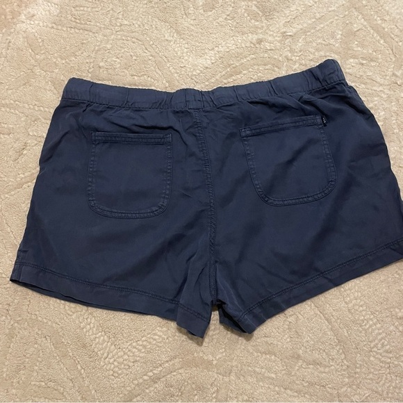 GAP Shorts - Picture 3 of 7